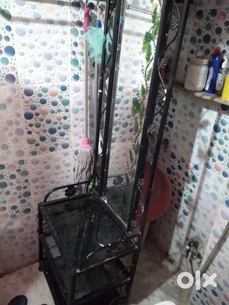 Rode Iron dressesing table