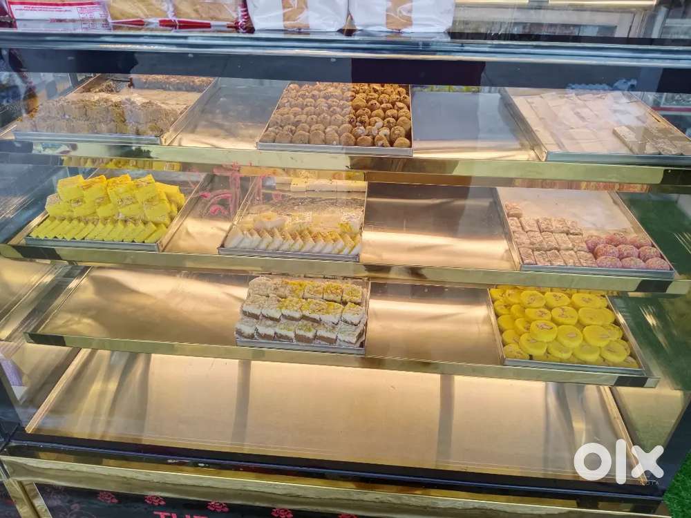 Display cake fridge and sweet counter