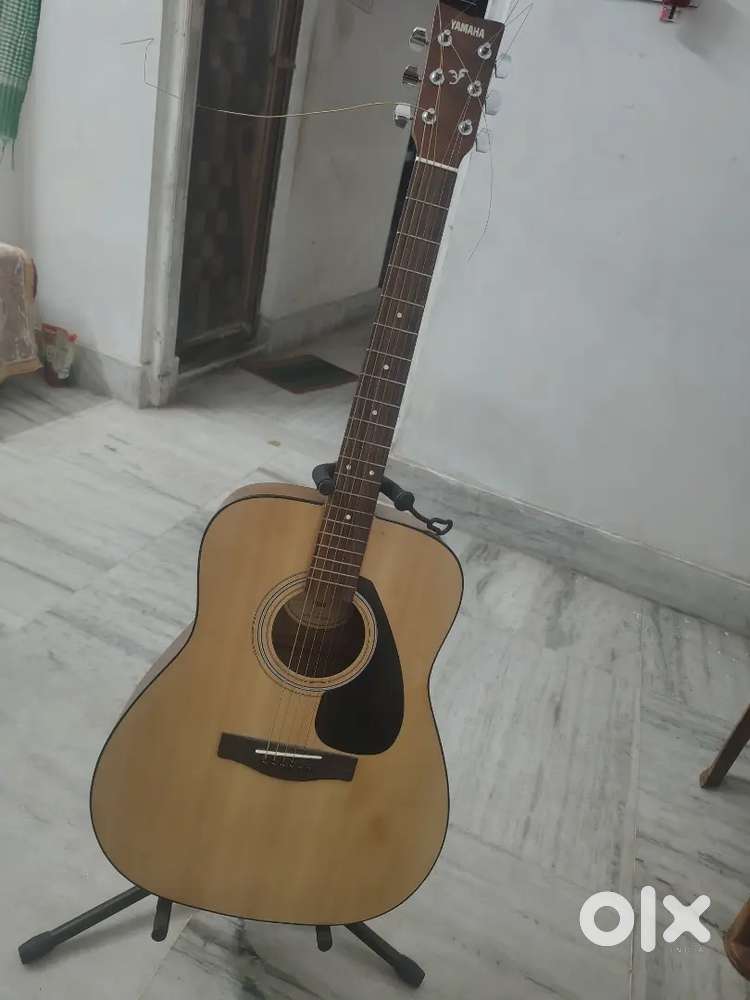 Guiter yamaha  f280