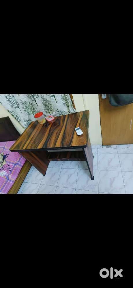 Study table and round table