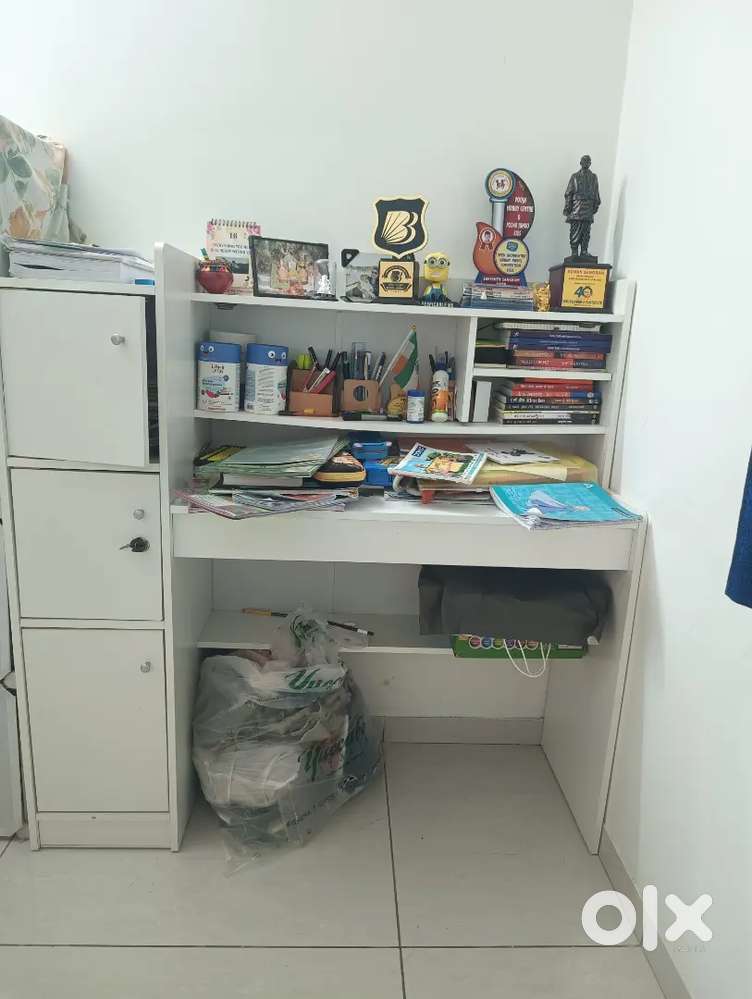 Engineer wood study table
