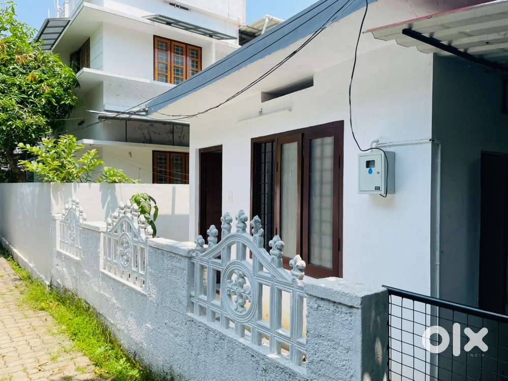 2BHK RENT  FOR 8.5K at ALUVA NEAR TO ALUVA METRO STATION URGENT