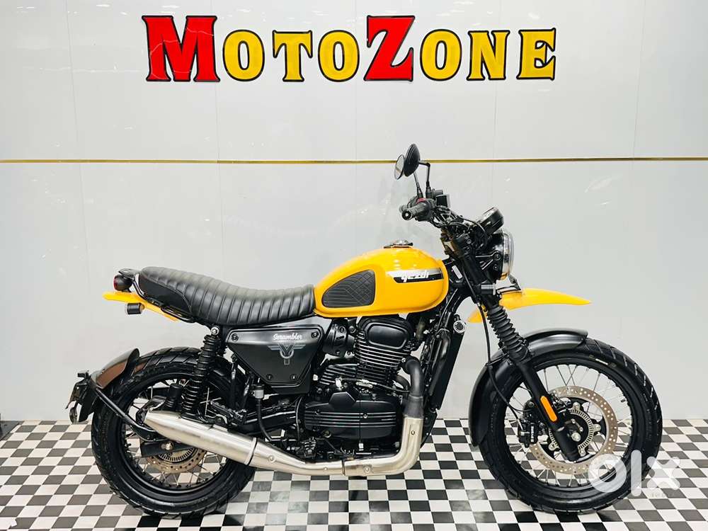 Yezdi Scrambler Dual disc abs