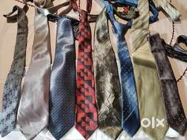 Set of tie