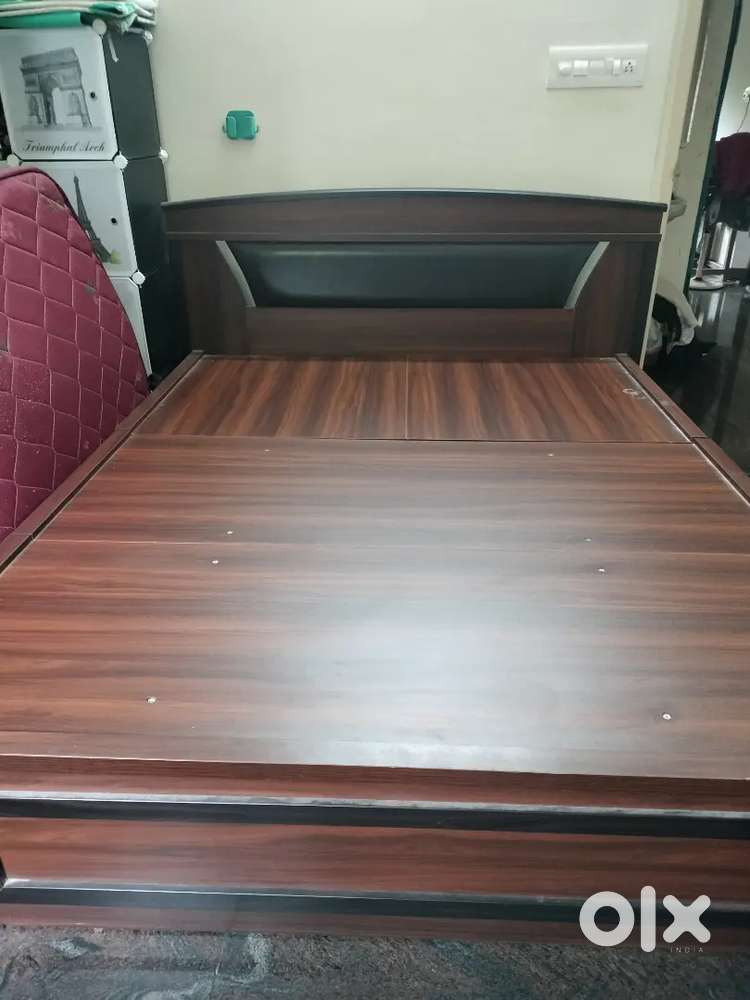 Brown bed with hydraulic storage box