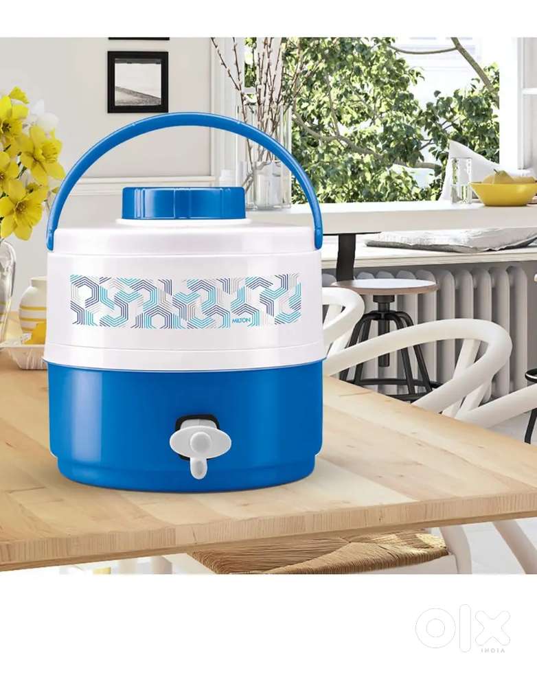 MILTON Plastic Kool Musafir 5000 Insulated Water Jug (Blue, 4.8 L)