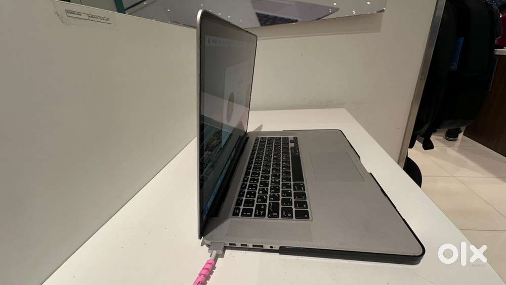 Immediate sale - I7 Macbook Pro Mint condition, New Charger