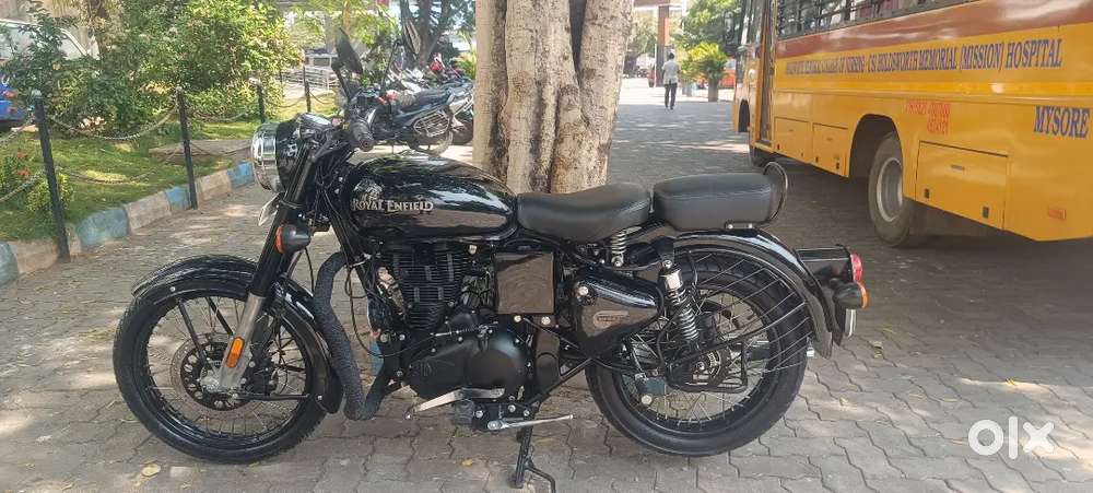 Royal Enfield classic 350cc ABS pure black single owner 01