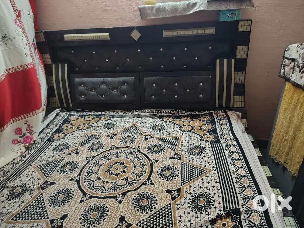 Double Bed for sell king size with mattress in brillient condetion.