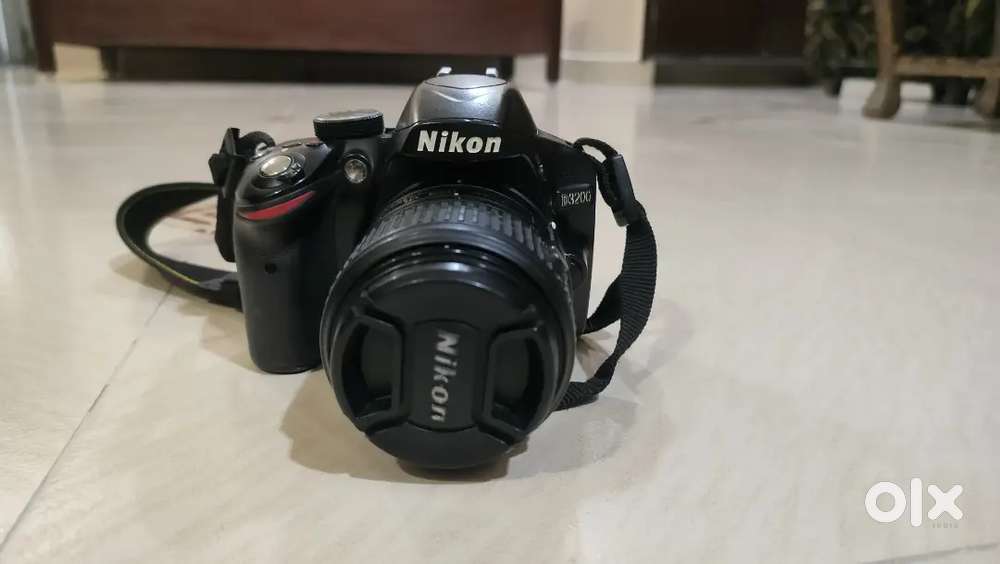 Nikon Camera model no.D3200 cash price only