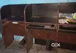 नया काउंटर और तीन कंप्यूटर टेबल