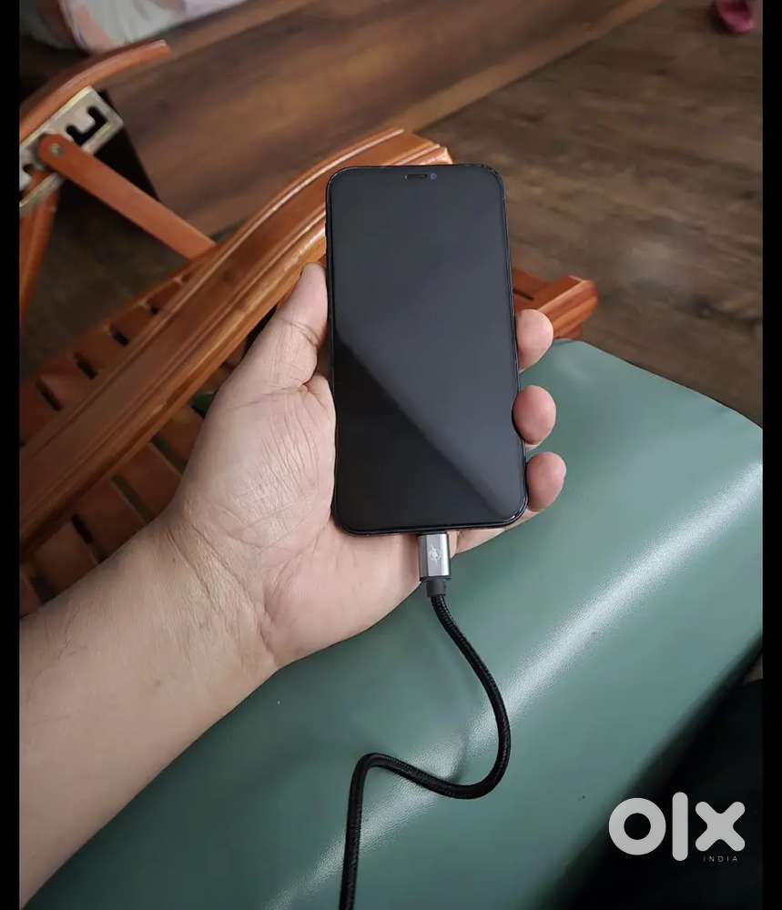 Iphone 12 scratchless but screen and. Battery replaced