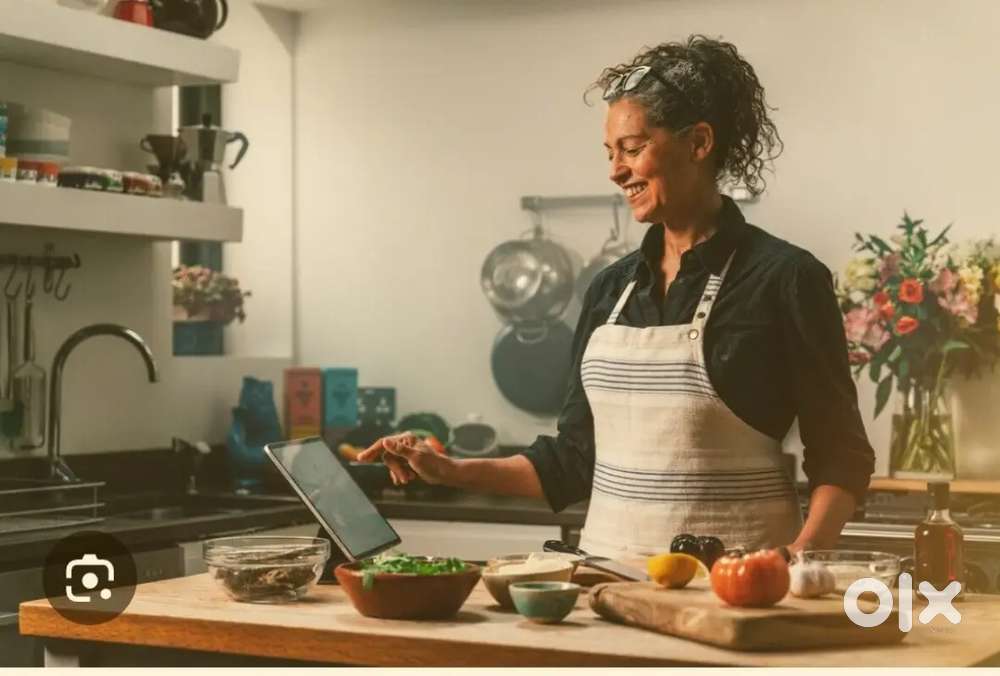 घर के सभी काम  एवं खाना  बनाने के लिए महिला की जरूरत है