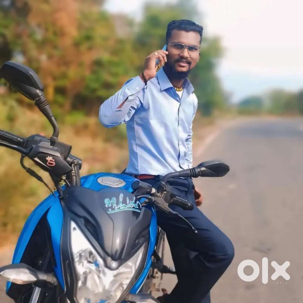 Es gadi ko karboretor he well menten he unique colour blue