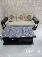 5 seater sofa with centdr table