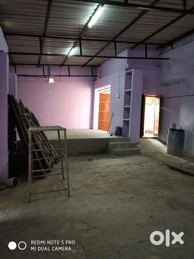 Godown for rent available on main road near old yamuna bridge kydganj