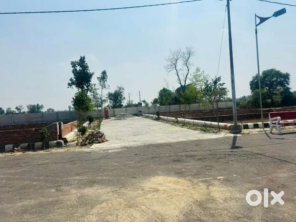 लखनऊ पुलिस मुख्यालय डॉयल 112 से कुछ ही दूरी पे प्लॉट ले रिंग रोड के