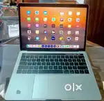 MacBook Pro + Laptop sleeve bag free