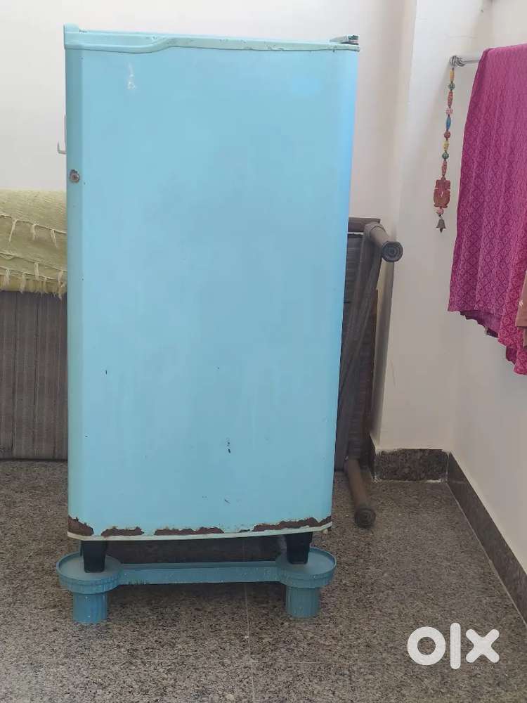 Refrigerator colour blue, Company=Godrej