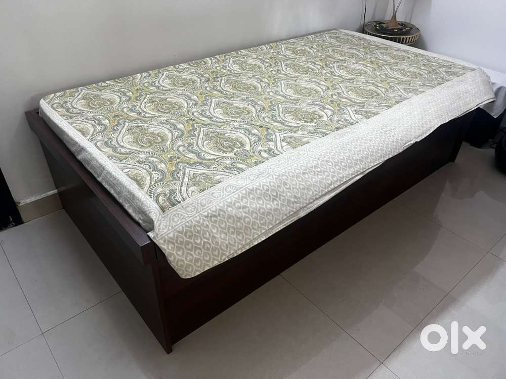 Single Bed Cot (36” x 75”) + Mattress included