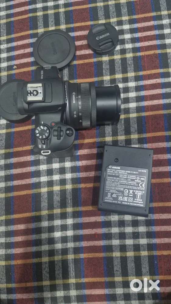 Canon EOS R100 Mirrorless Camera New Condition