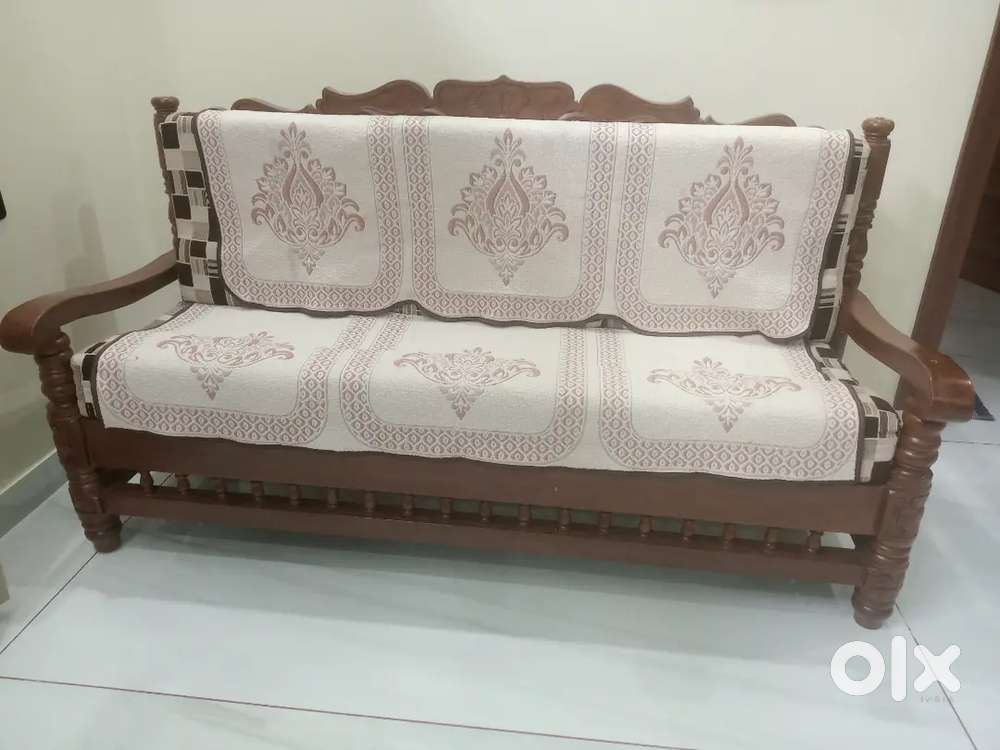 3 seeter wooden sofa