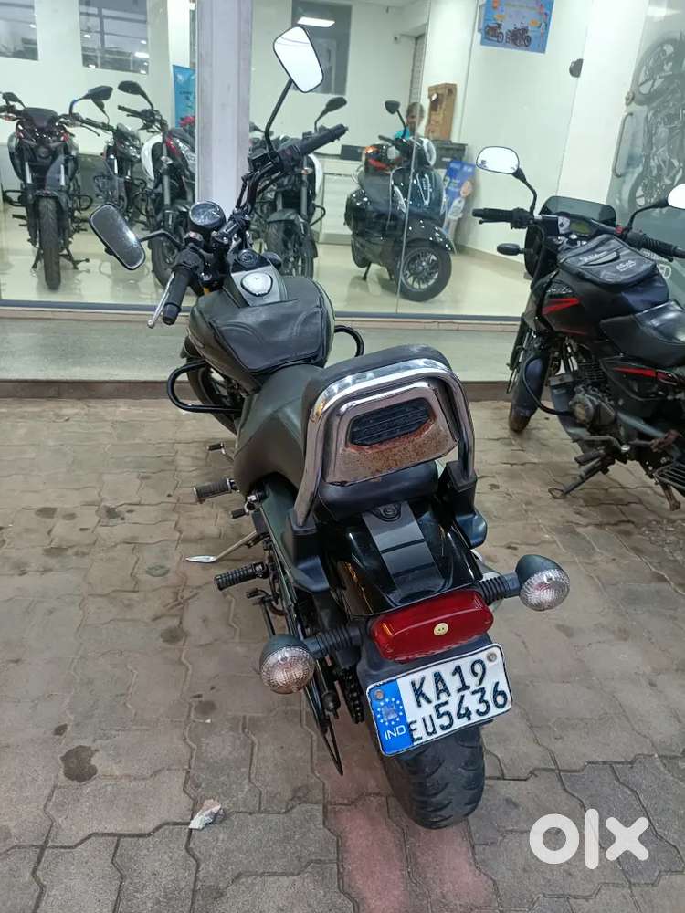 Bajaj Avenger street 220