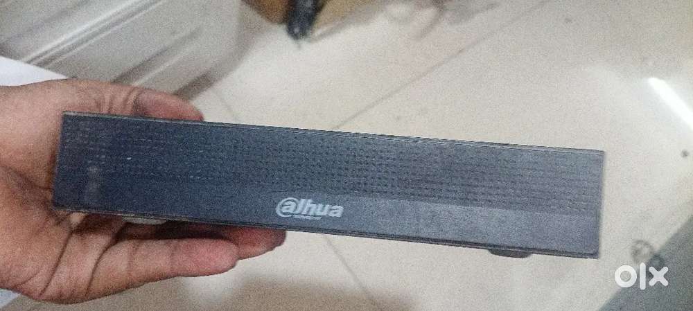 DAHUA 8 channel xvr sell with 1 tb hard disc