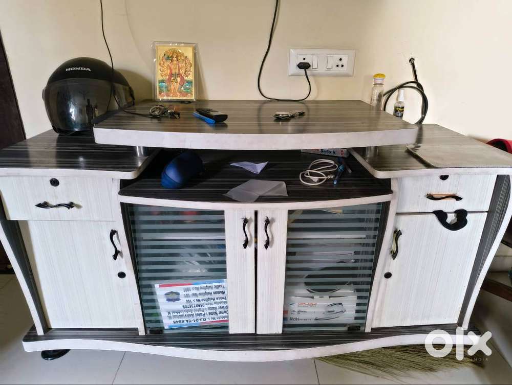 Sag wooden Tv Unit, Big white Tv unit and tipoi