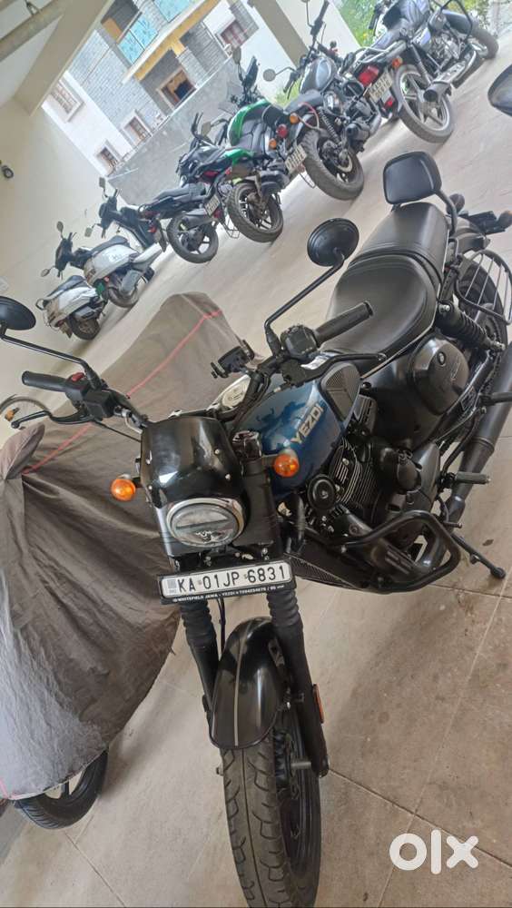 2022 Yezdi Roadster