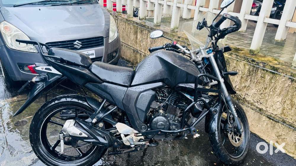 Yamaha FZs FI Dark Knight Edition