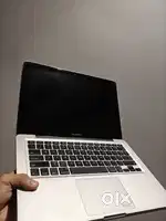 MACKBOOK PRO processor i5 storage 256gb