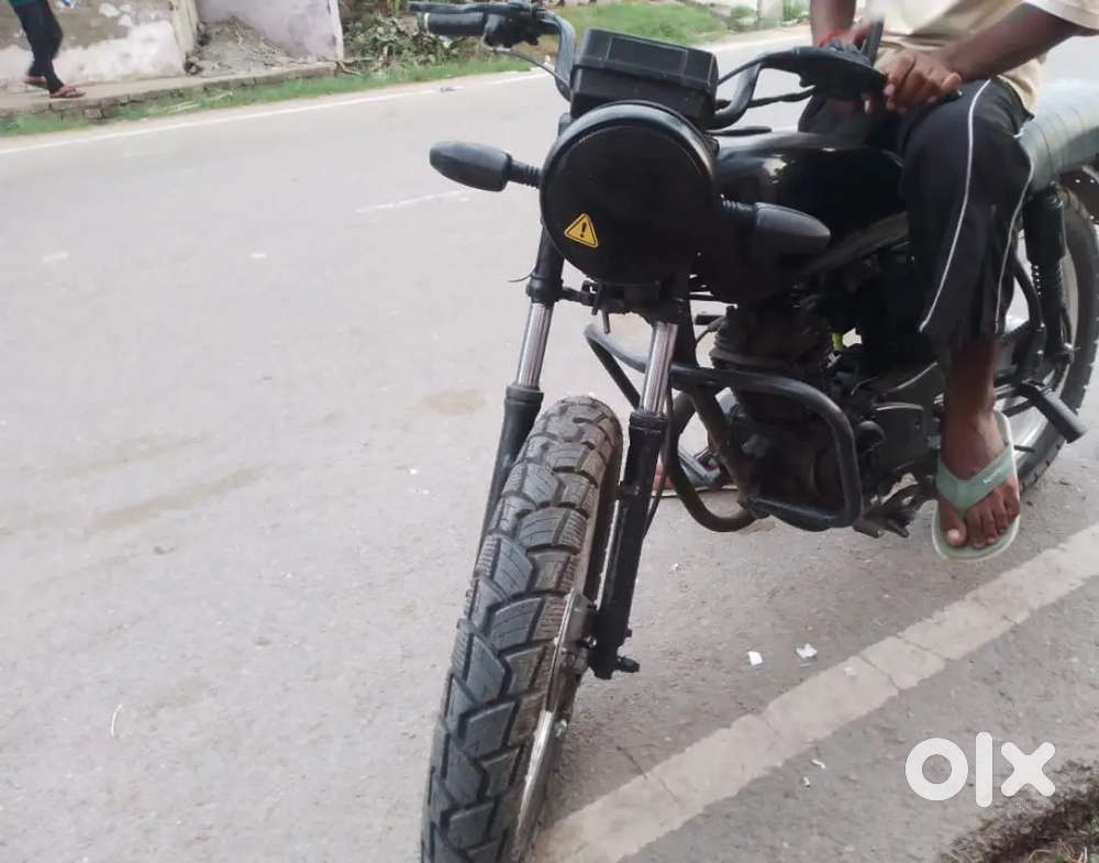 Mote tyre hai aage 100 no. Peeche 110 no. engine abhi karaya hai