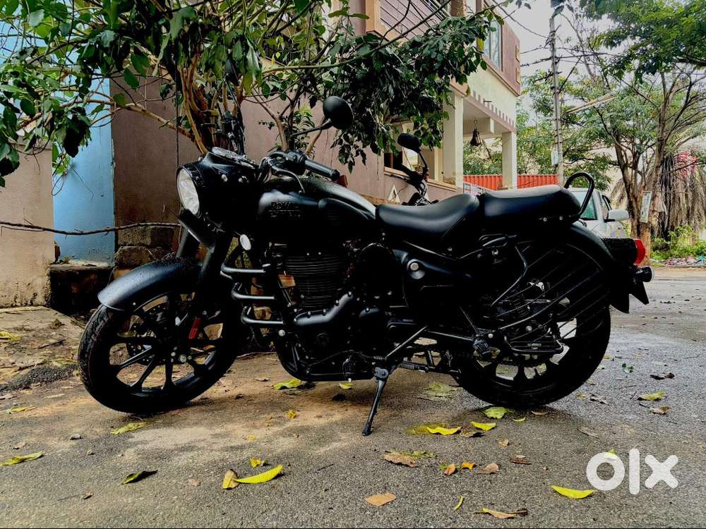 Classic 350 stealth black with alloy, registration january 2025
