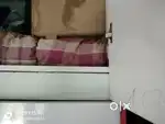 गादी आणि दोन उश्या