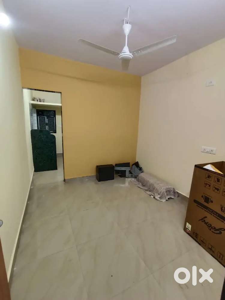 1 Rk Flat Available For Rent Thane west.