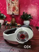 Beats audio wired headphone and jbl buds