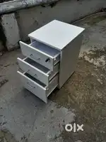 Pedestal box