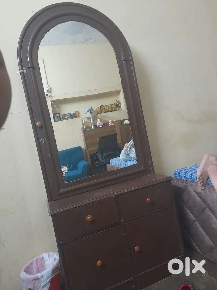 Dressing table