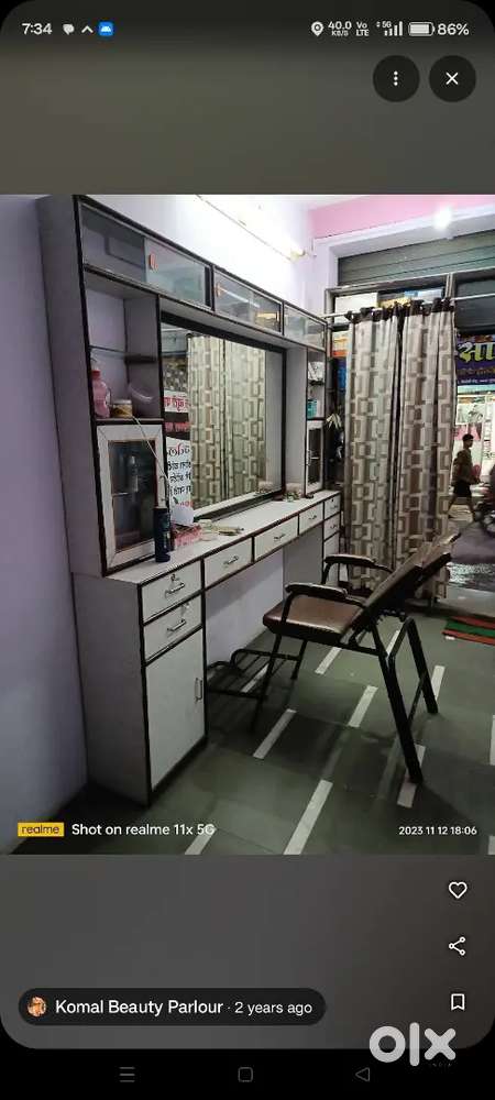 Furnish Beauty Parlour shop on Rent