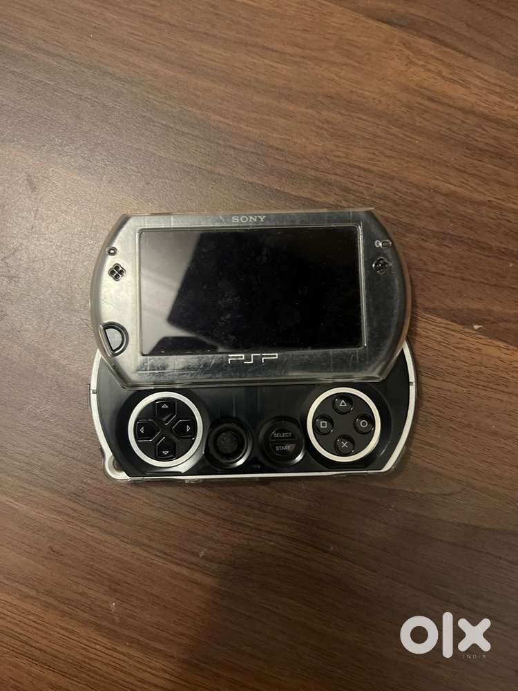 PSP GO with charger / Display only complaint /