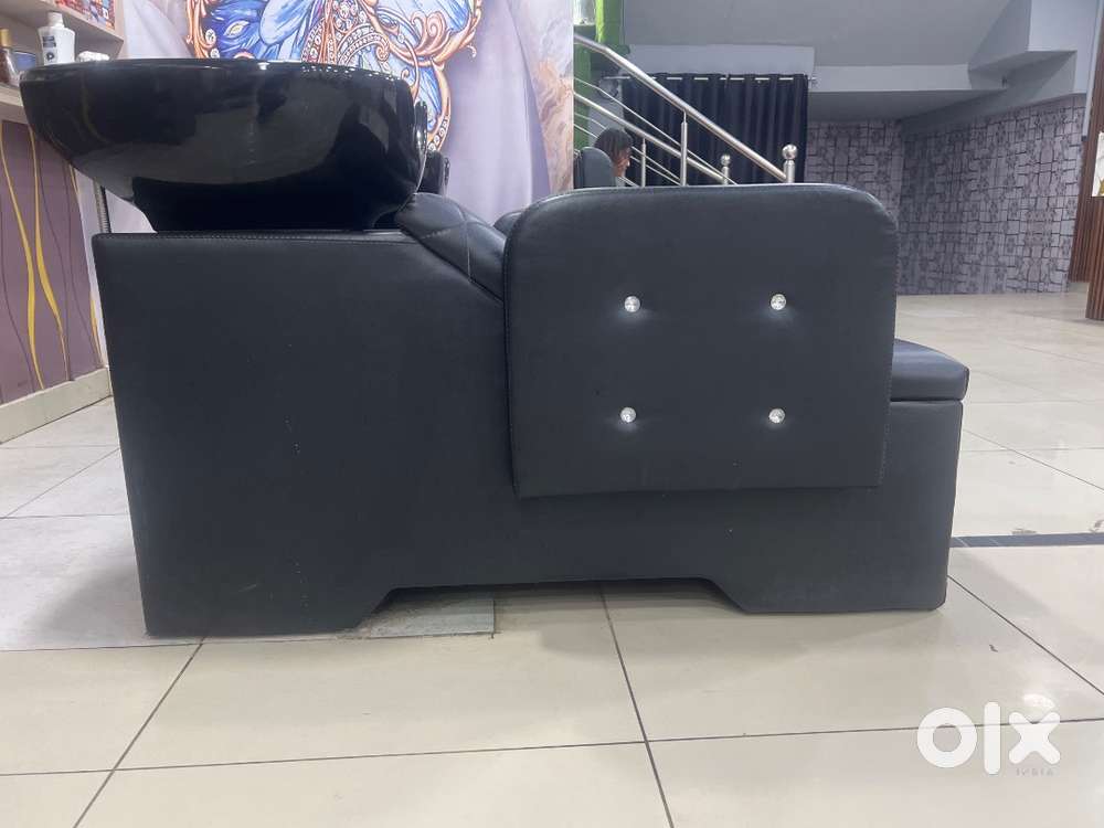 2 shampoo chair Six month Pele liya now