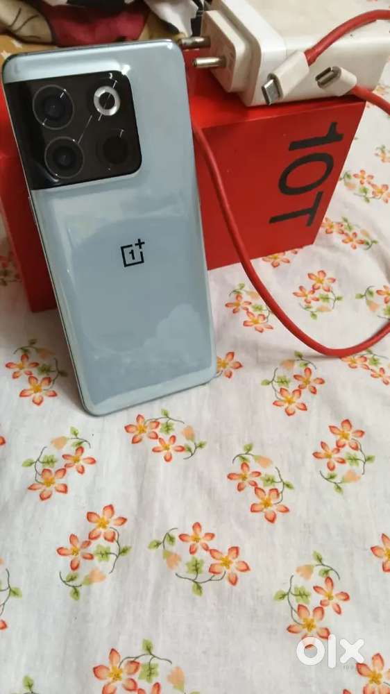 Oneplus 10T 5g (150W charger)
