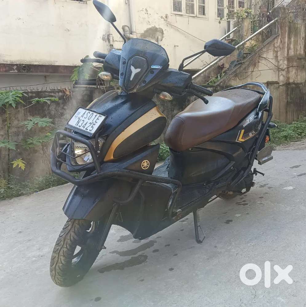 Yamaha Ray Zr scooty is on showroom condition.