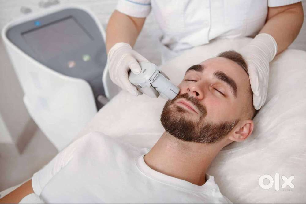 MALE BEAUTICIAN & MASSAGE THERAPIST