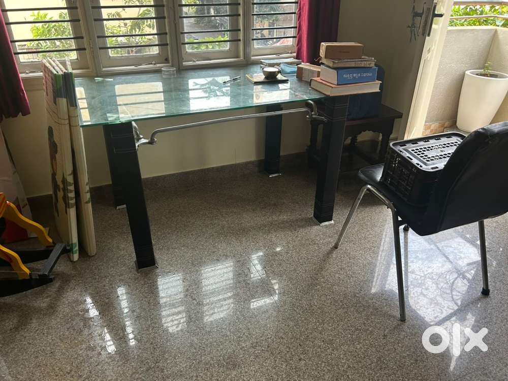 Dining table for sale