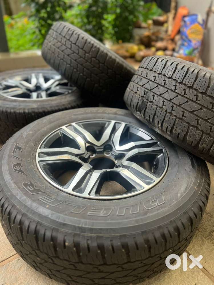 Toyota fortuner stock Alloy Wheels and Bridgestone Tyres 2000km used