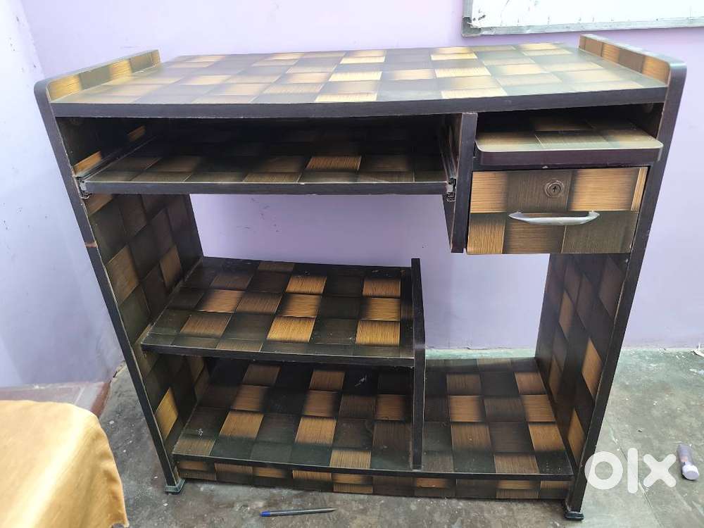 Computer table