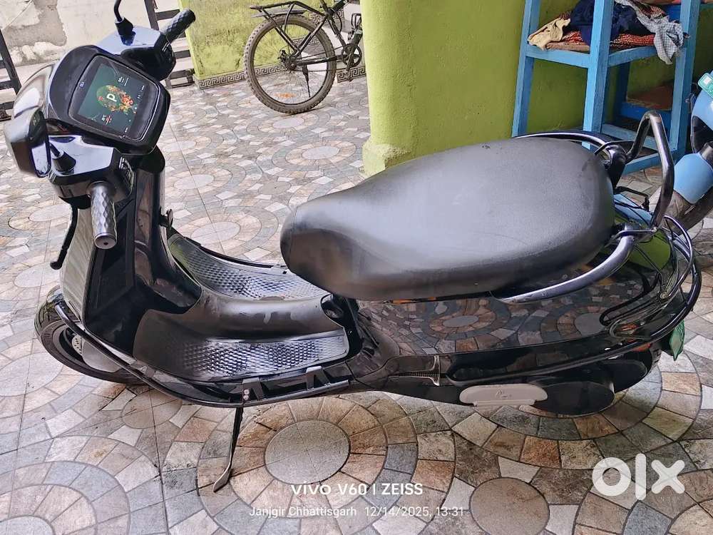 Tip top condition me bechna hai gen 1 ki gadi hai