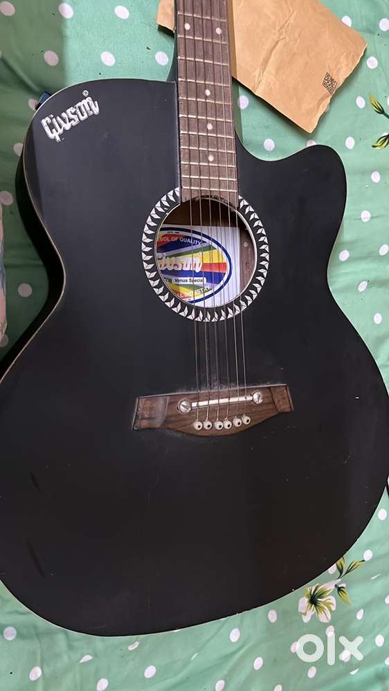 Acoustic guitar in very good condition